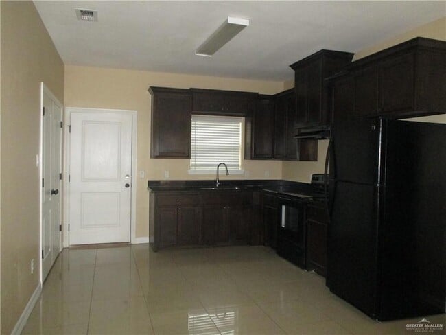 Building Photo - 2601 E Franklin Ave