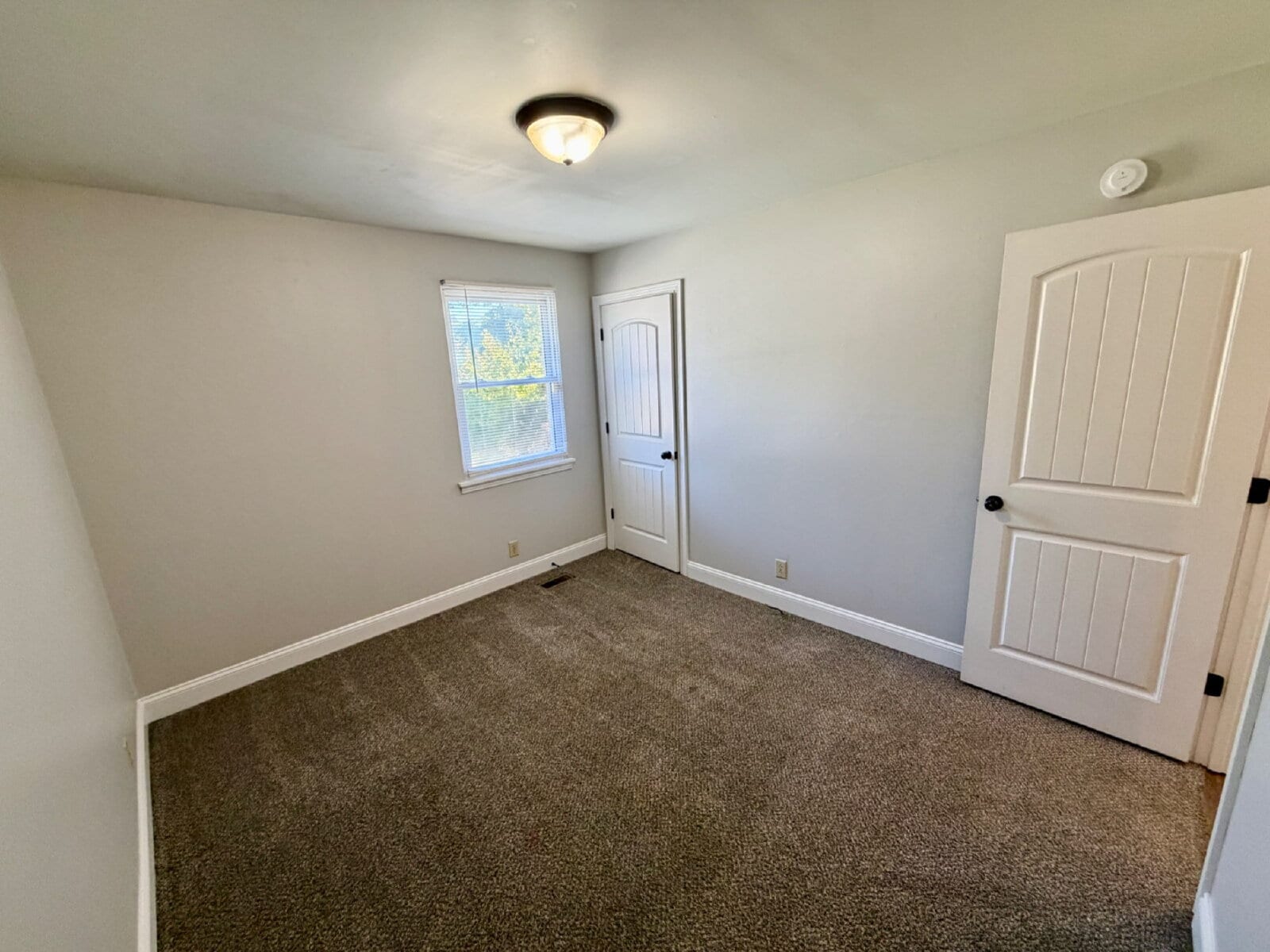 Building Photo - 335 Woodale Dr