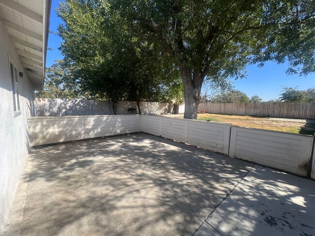 Building Photo - Charming 3 bedroom & 2 bath For Rent!