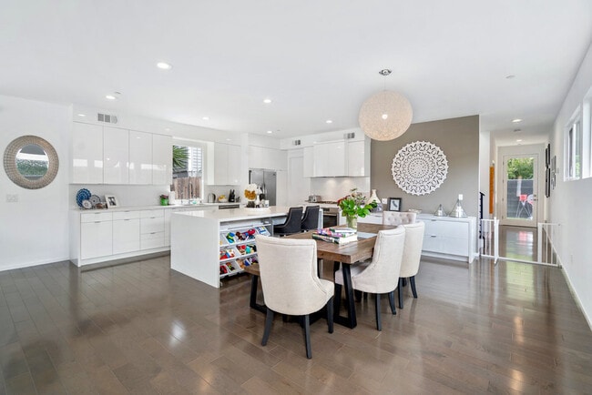 Building Photo - 3218 Ibis St