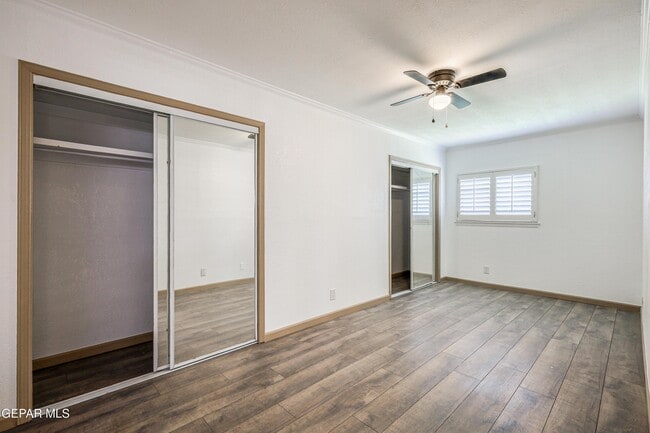 Building Photo - 4945 Vista Grande Cir