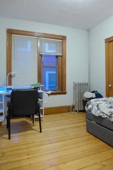 Building Photo - 122 Calumet St