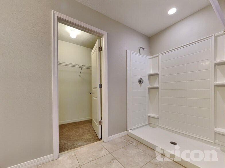 Building Photo - 4920 Reflecting Pond Cir