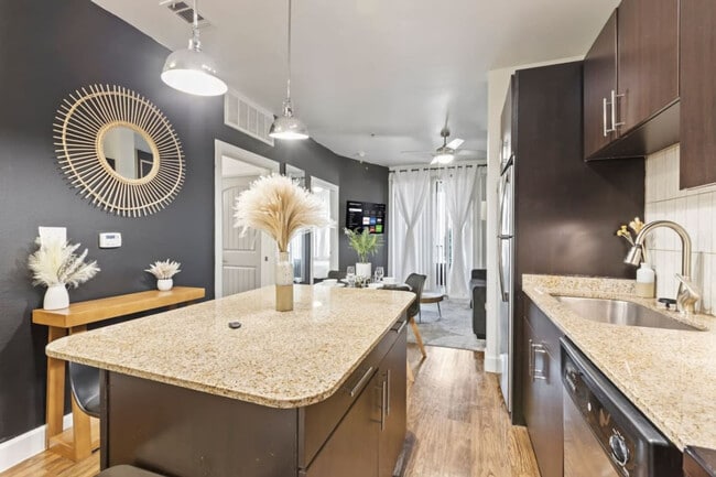 Building Photo - 5250 Town and Country Blvd