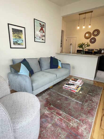 Back Sun/TV Room - 215 Walter St NE