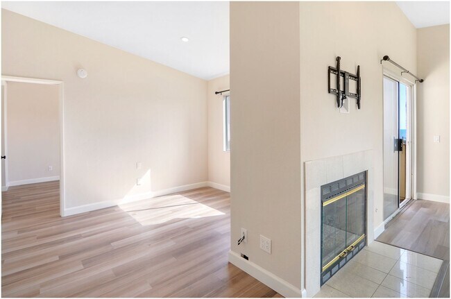 Building Photo - Stunning OCEAN VIEW Condo!