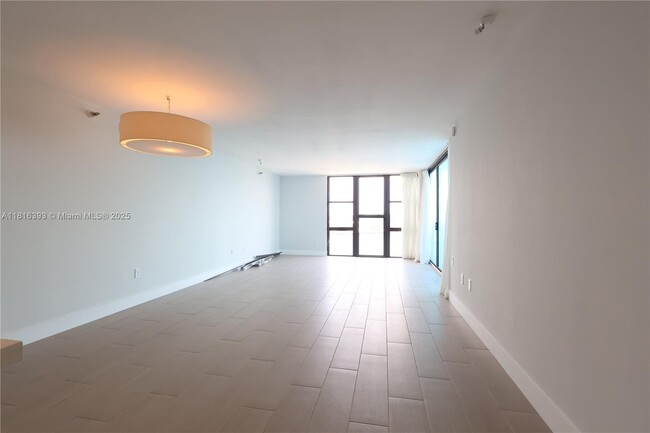 Building Photo - 20515 E Country Club Dr