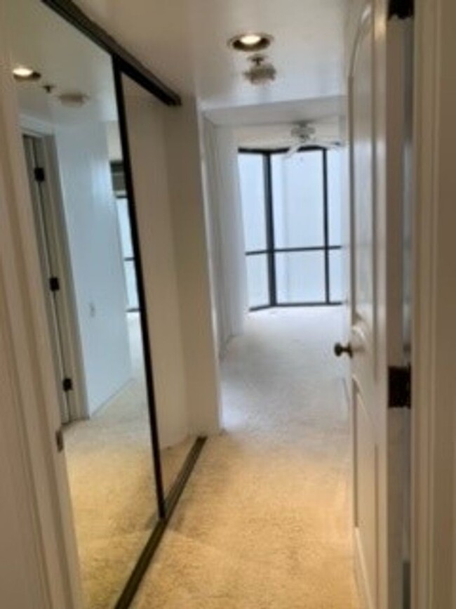 Building Photo - Honolulu Tower - 1 bedroom, 1 bath condo w...