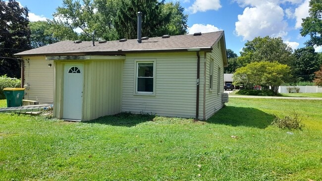Building Photo - 23362 Springbrook Dr