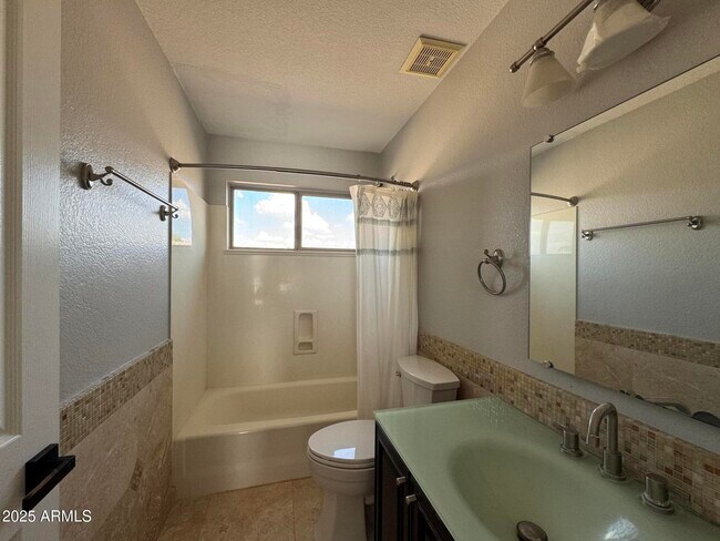 Building Photo - 4427 E Rowel Rd