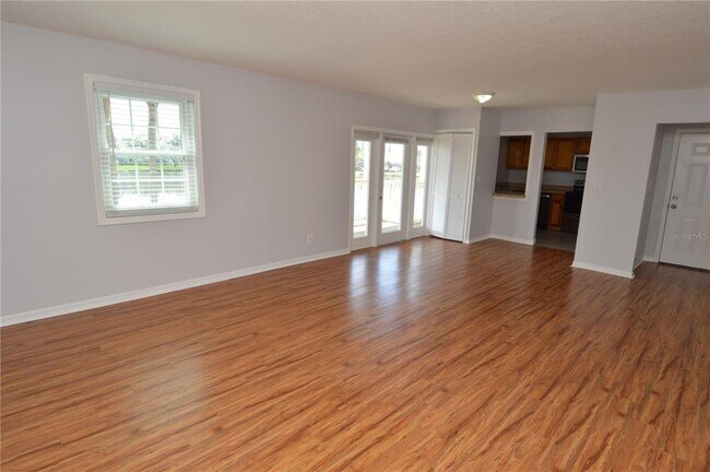 Building Photo - 166 Pompano Dr SE
