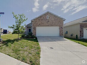 Building Photo - 4950 Hallies Gdn