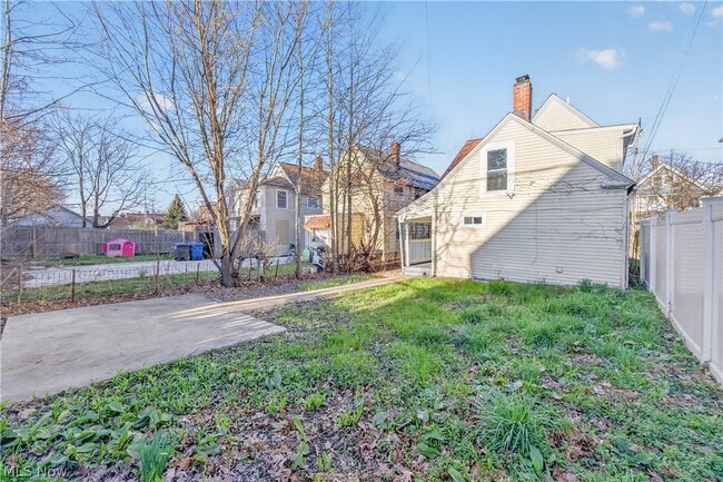 Building Photo - 1566 Winchester Ave