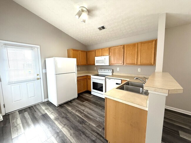 Building Photo - 3 Bedroom Home in the Village Wildwood Sub...