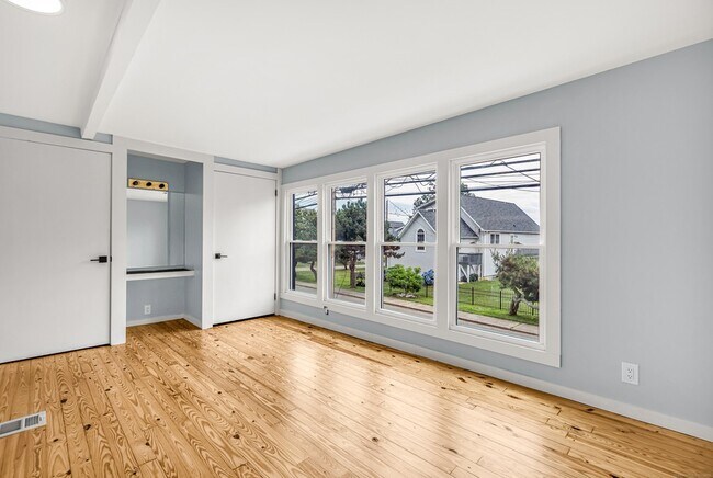 Building Photo - 155 Broadway