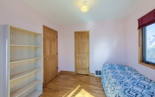 Building Photo - 508 Valley View Dr