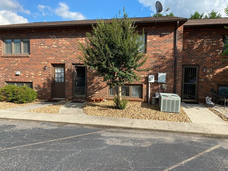 Backdoor. - 1627 10th St Pl NW