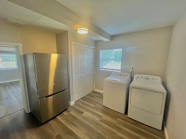 Building Photo - 3 Bed, 2 Bath DeBary Home with Modern Upda...