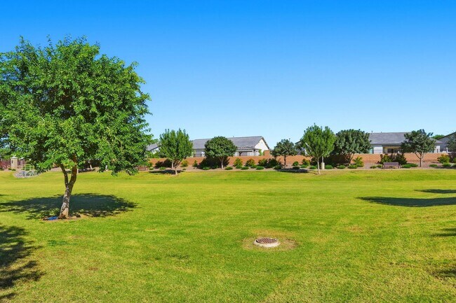 Building Photo - Gated Community Amazing ameneties