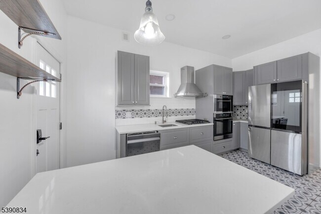 Building Photo - 13 2nd Ave