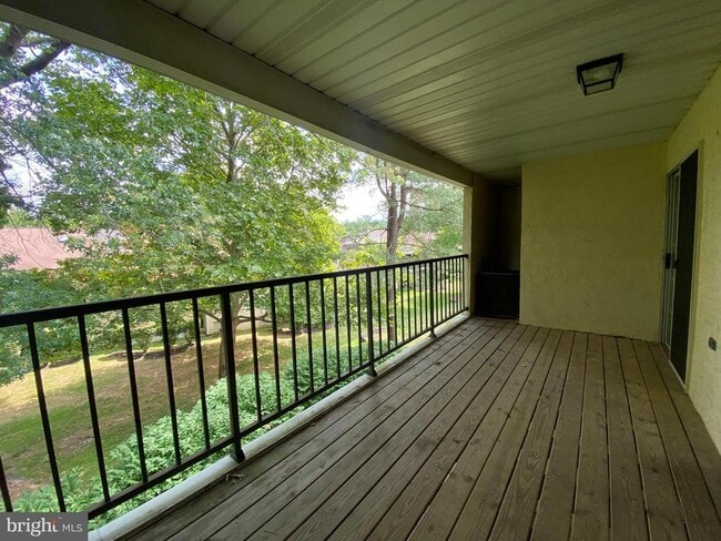 Building Photo - 180 Valley Stream Cir