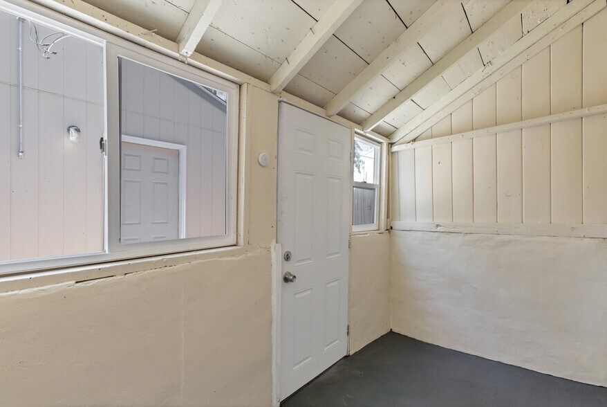 Sunroom - 2707 N Downing St