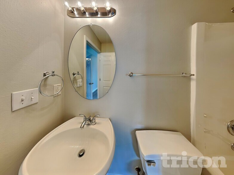 Building Photo - 4151 Ravenwood Ct