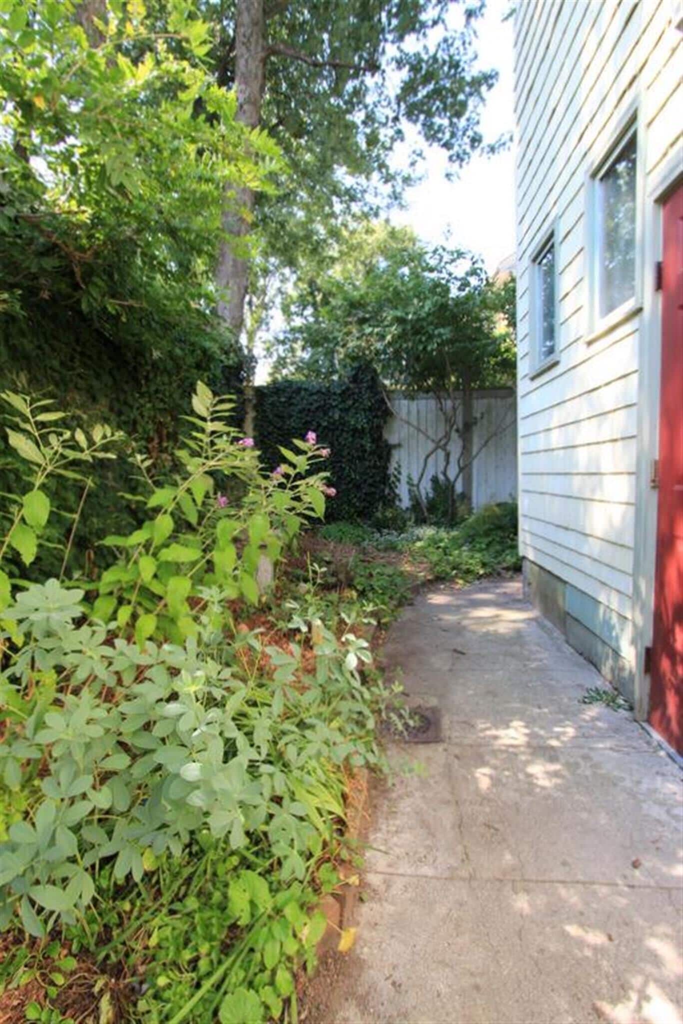 Building Photo - 12 Saginaw Ave