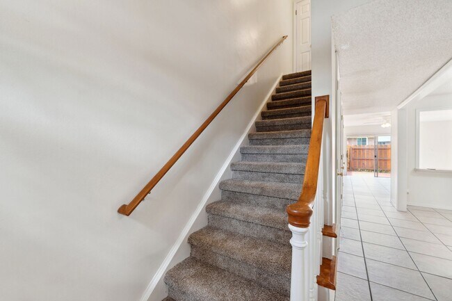 Building Photo - "Spacious 2-Bed Condo with Modern Upgrades...
