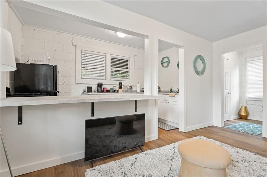 Building Photo - 255 Richardson Rd NW