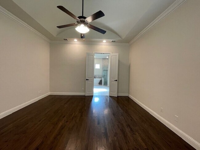 Building Photo - 1605 Le Mans Ln