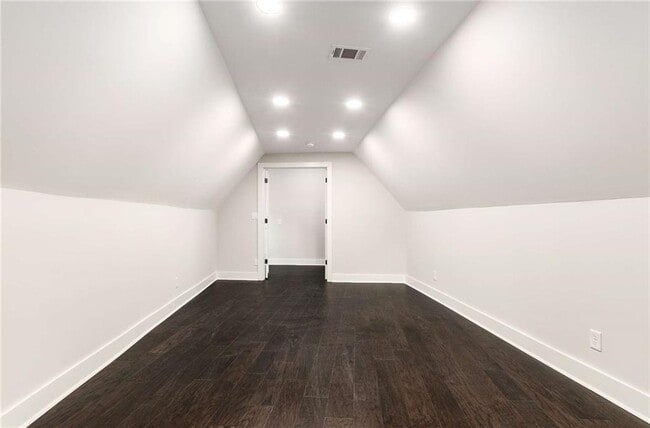 Building Photo - 115 Thome Dr
