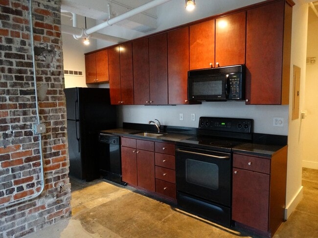 Building Photo - 10th Street Lofts