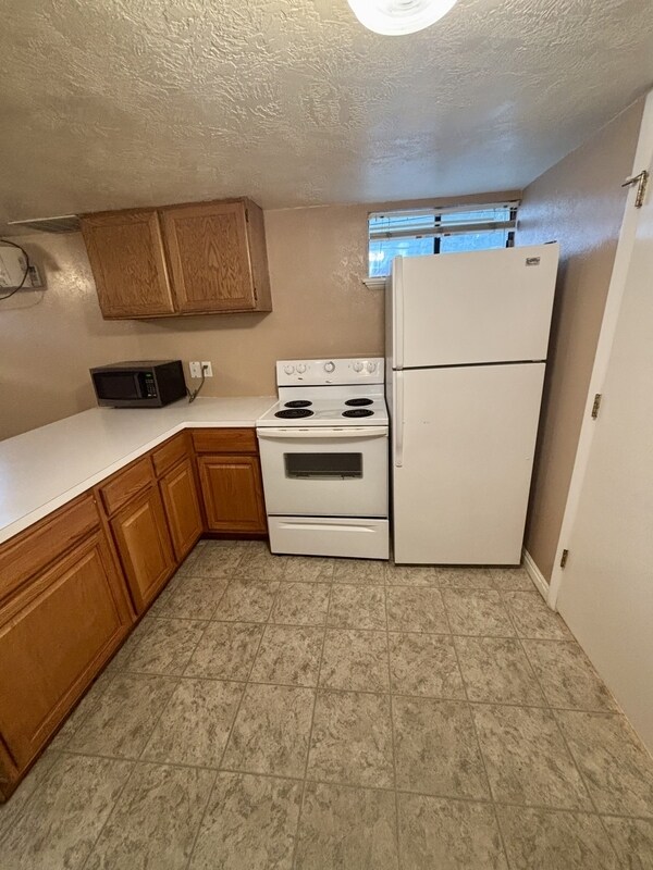 Building Photo - 979 W 100 S