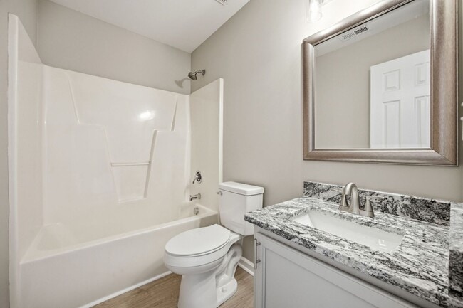Building Photo - Renovated Apartment for rent