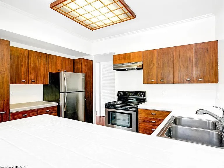 Building Photo - 985 E California Blvd