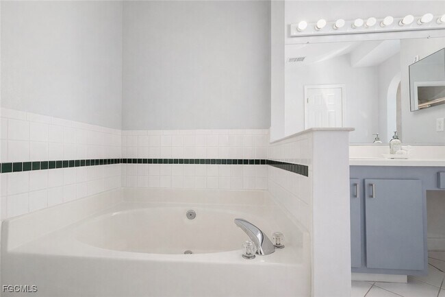 Building Photo - 3107 SW 15th Ave