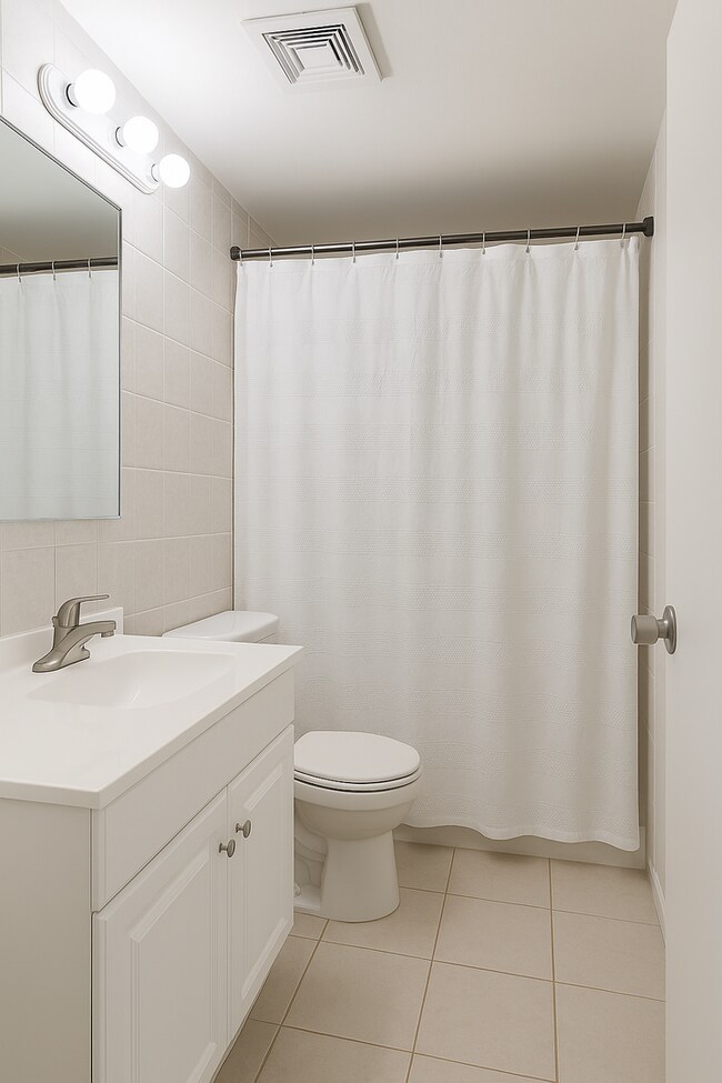 Building Photo - Spacious 2BD / 2BA Apartment - No minimum ...