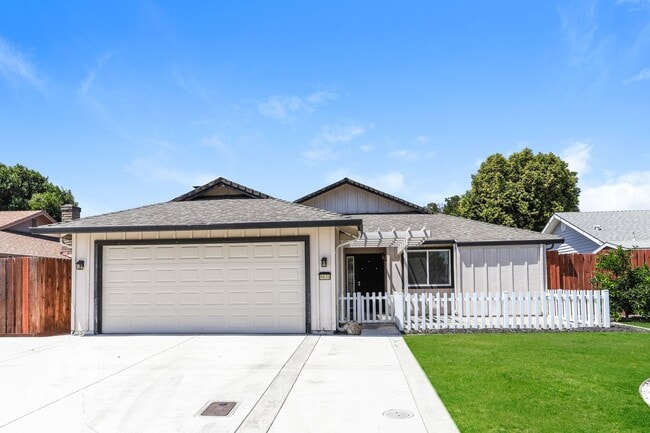 Building Photo - 9835 Honey Bear Ln