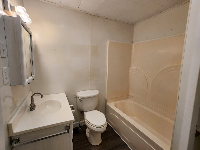 Building Photo - 2511 Watauga Rd