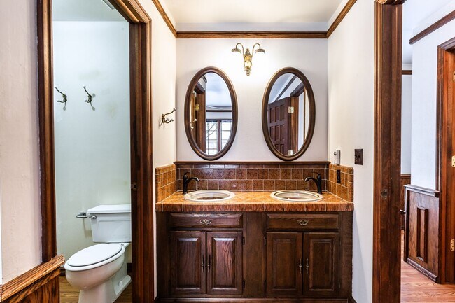 Building Photo - 2164 Three Kings Ct