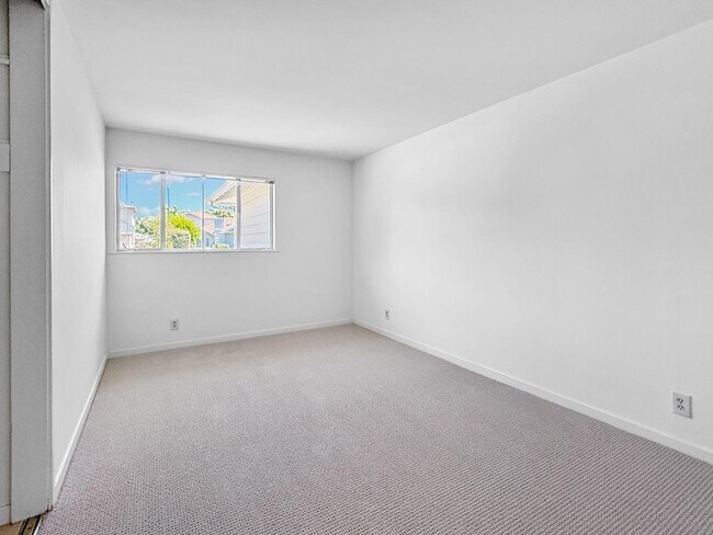 Building Photo - 2590 Emerson St