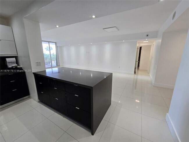 Building Photo - 5825 Collins Ave
