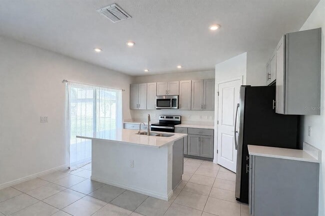 Building Photo - 5527 Tranquila Ln