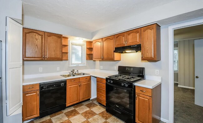 Kitchen - 3701 Viking Ave