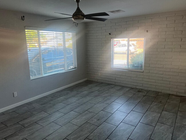 Building Photo - 5406 S Hazelton Ln