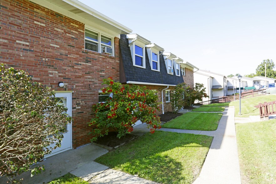 Town Homes - Briarcliff Manor Apartments and Townhomes