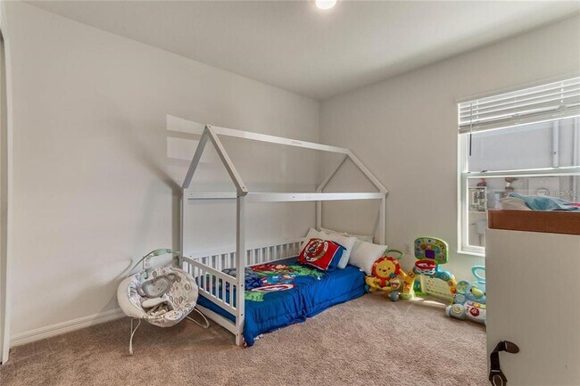 Building Photo - 495 Overpool Ave