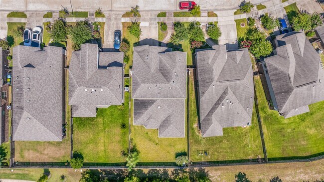 Building Photo - 16719 Highland Country Dr