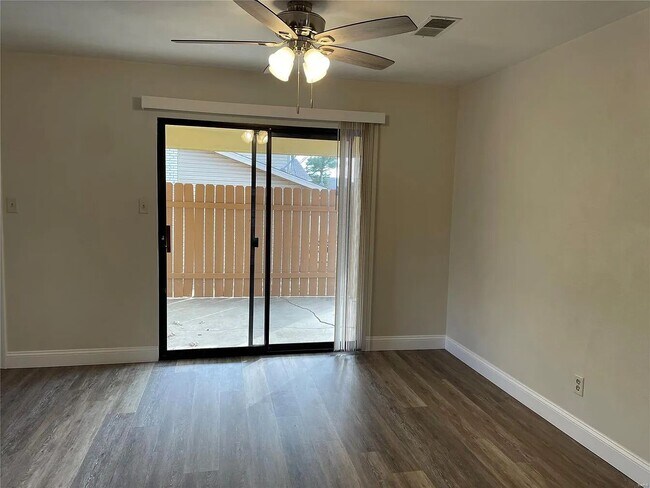 Building Photo - 711 Plankway Dr